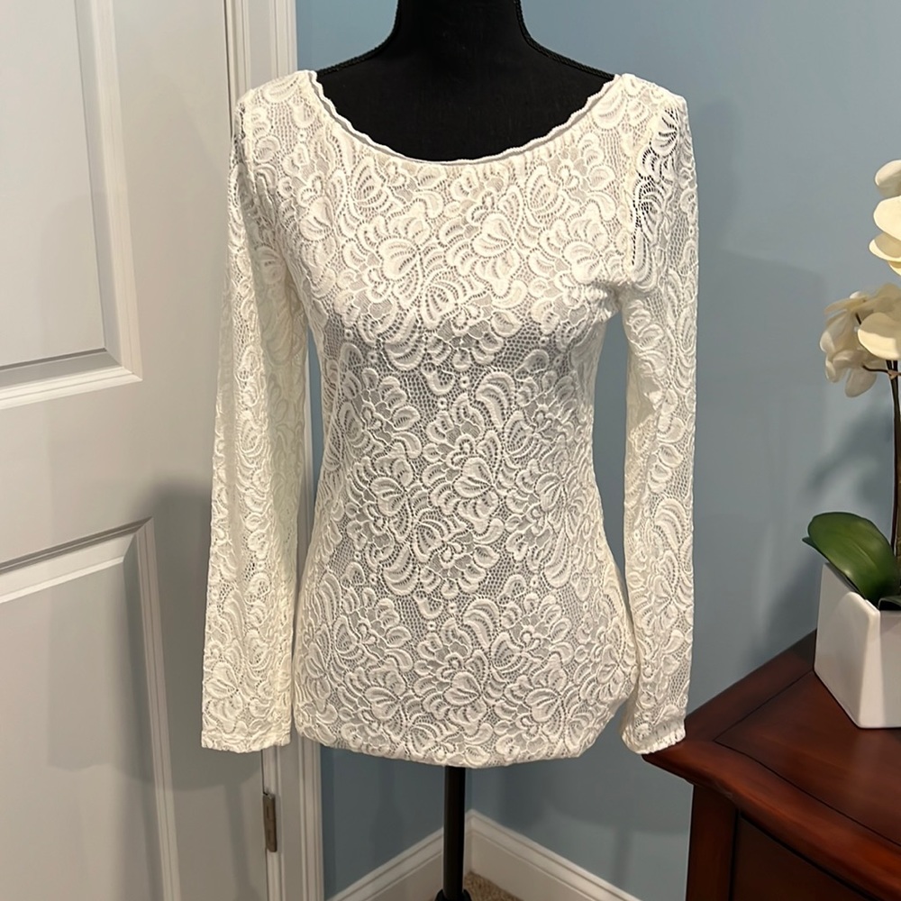 White House Black Market lace top. Size XS. Scoop neck, V back. Never worn.